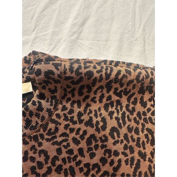 Gorgeous St. John Animal Tee, size Small - Picture 3 of 6